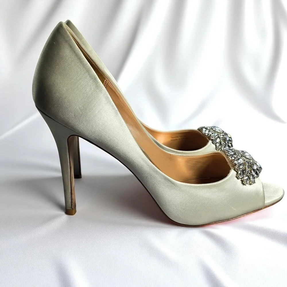 Badgley Mischka Peep Toe Heels Woman 8M Cream Rhinestone Embellished Pumps Shoes